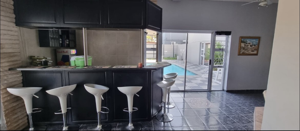 5 Bedroom Property for Sale in Rouxville Western Cape
